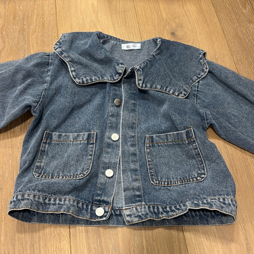 Excellent condition girls Jean jacket with floral collar - Size 4T